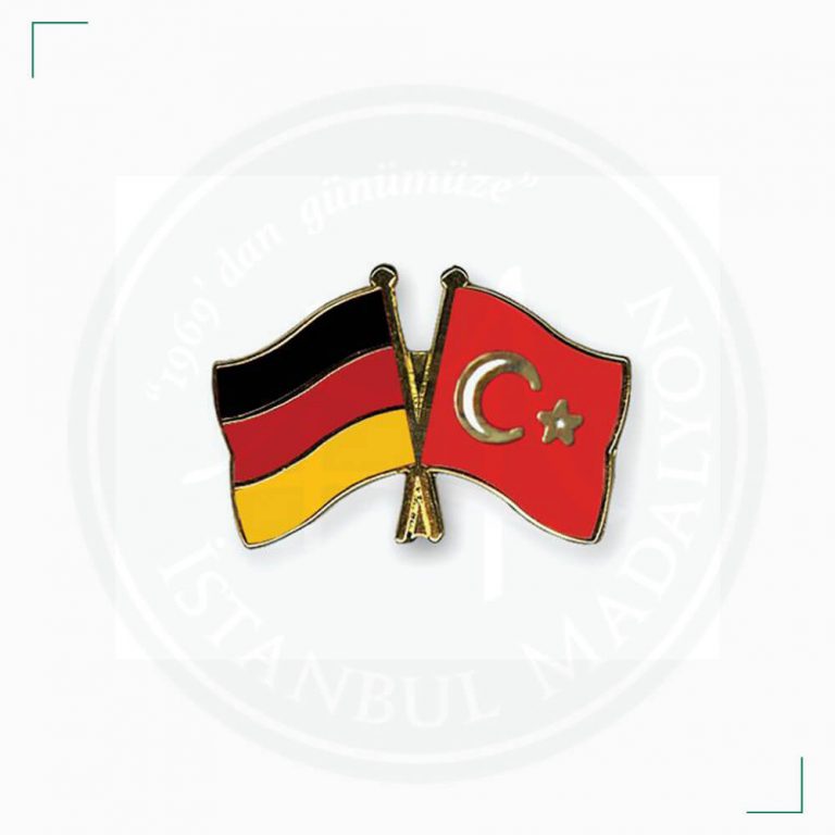 Almanya & Türkiye Bayraklı Yaka Rozeti